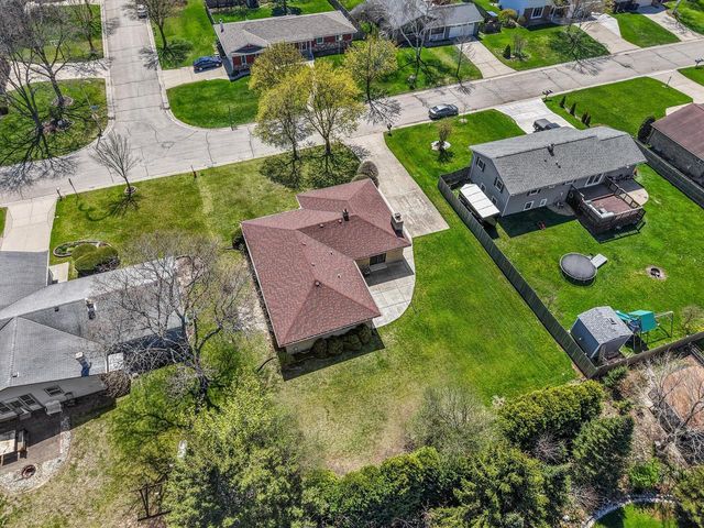 7002 Lindner DRIVE, Franklin, WI 53132