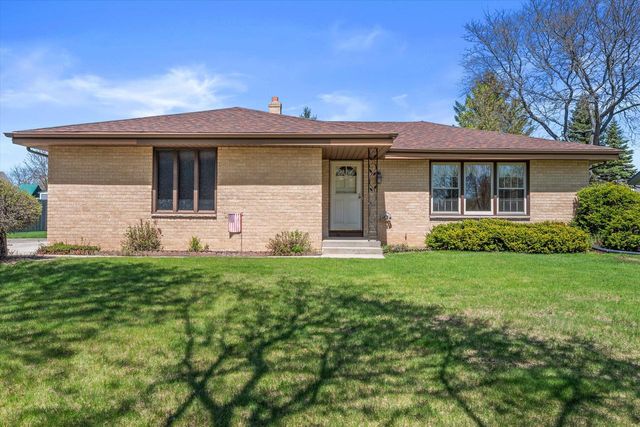 7002 Lindner DRIVE, Franklin, WI 53132