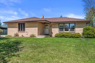 7002 Lindner DRIVE, Franklin, WI 53132