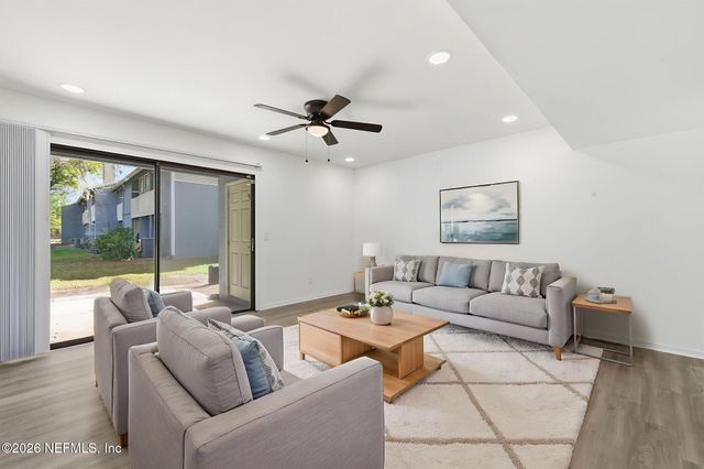 3517 PEELER Road 17, Jacksonville, FL 32277