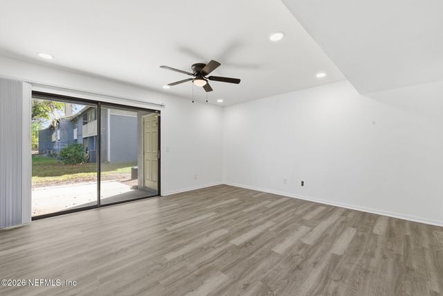 3517 PEELER Road 17, Jacksonville, FL 32277