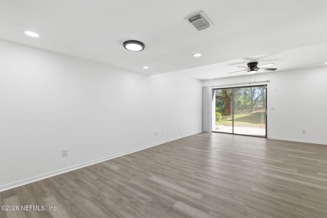 3517 PEELER Road 17, Jacksonville, FL 32277