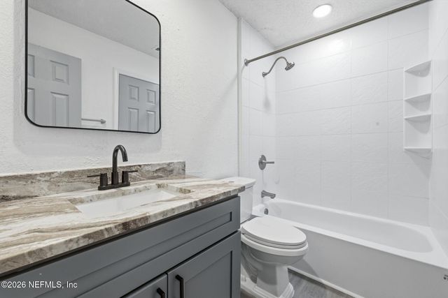 3517 PEELER Road 17, Jacksonville, FL 32277