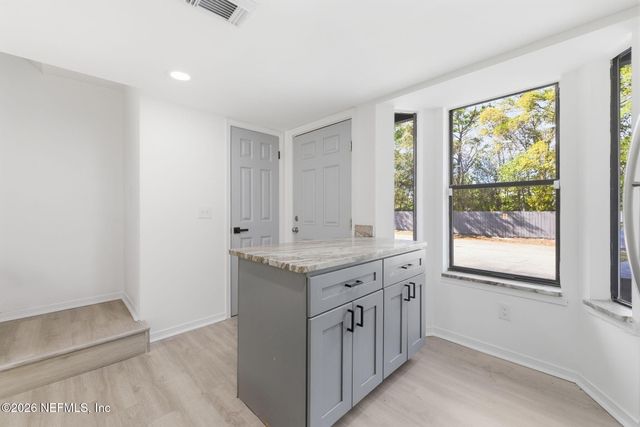 3517 PEELER Road 17, Jacksonville, FL 32277