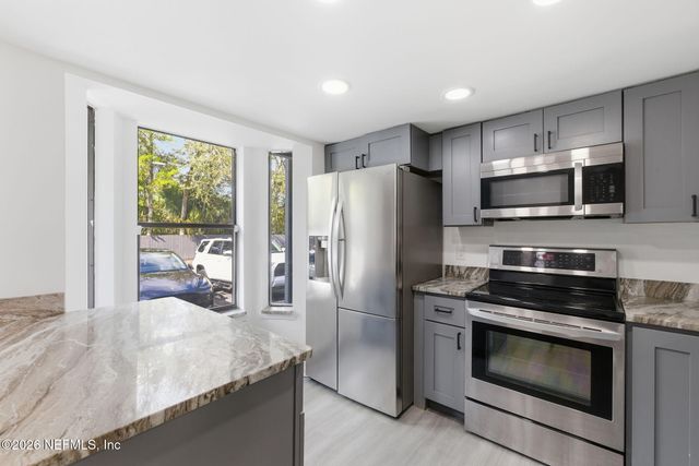 3517 PEELER Road 17, Jacksonville, FL 32277