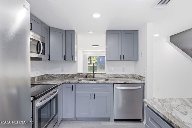 3517 PEELER Road 17, Jacksonville, FL 32277