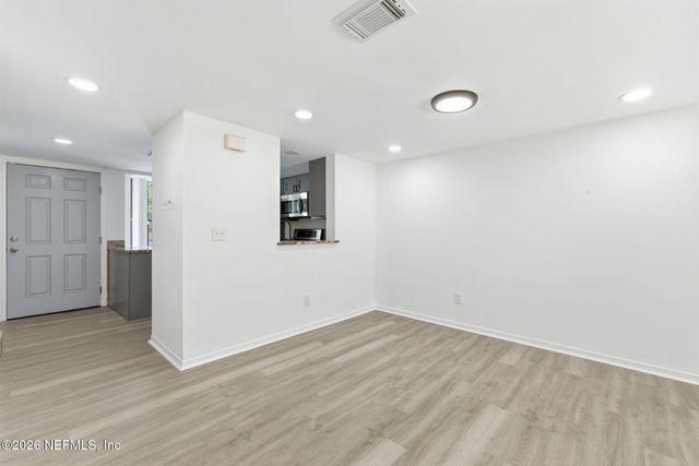 3517 PEELER Road 17, Jacksonville, FL 32277