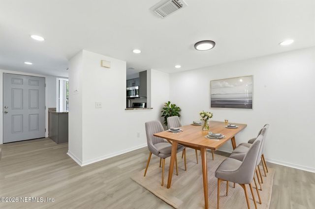 3517 PEELER Road 17, Jacksonville, FL 32277