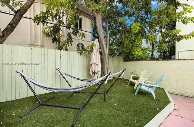 2822 Pine Tree Dr 4A, Miami Beach, FL 33140