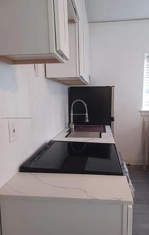 2822 Pine Tree Dr 4A, Miami Beach, FL 33140