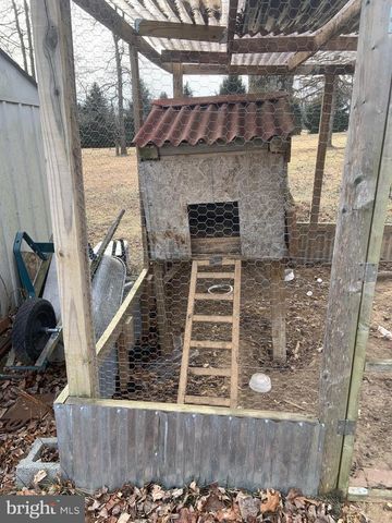 228 NOTCH RD, Duncannon, PA 17020