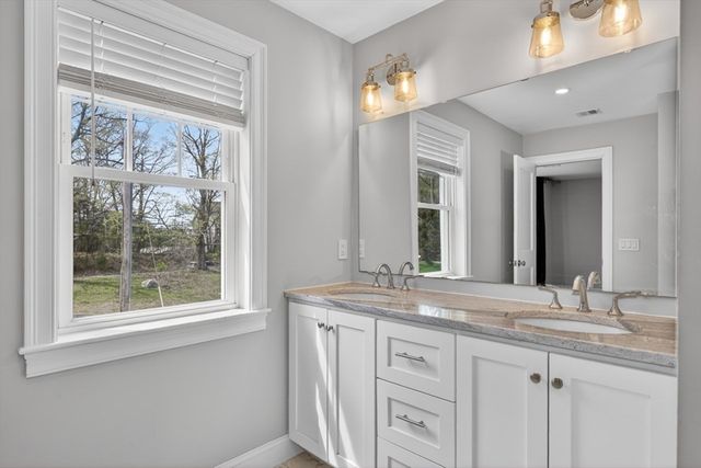 228 Norfolk St 228, Holliston, MA 01746