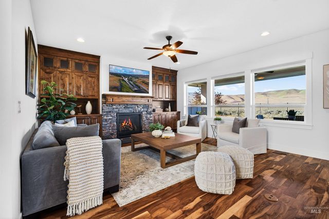 7624 S Wagons View Avenue, Boise, ID 83716