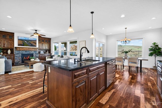 7624 S Wagons View Avenue, Boise, ID 83716