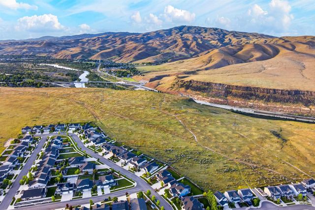 7624 S Wagons View Avenue, Boise, ID 83716