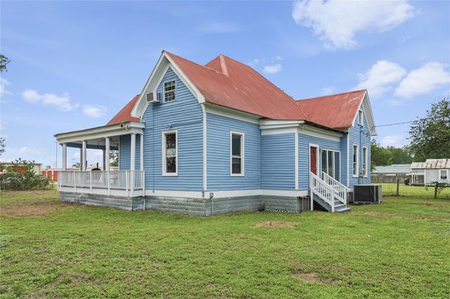 501 Mish Mash Mall LN, Schulenburg, TX 78956