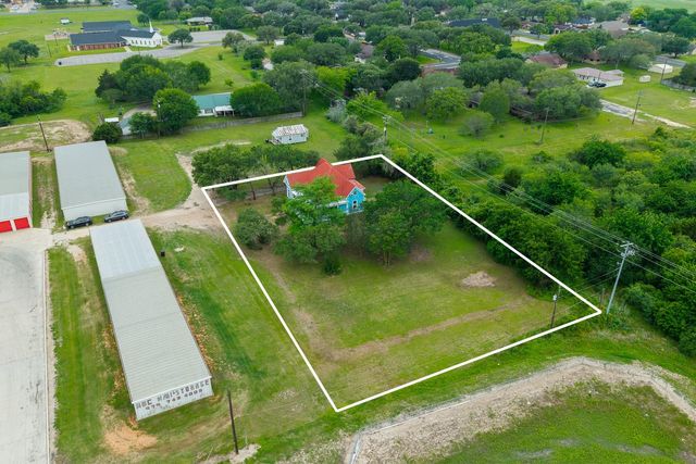 501 Mish Mash Mall LN, Schulenburg, TX 78956