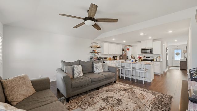 312 BLACK RIV, Cibolo, TX 78108