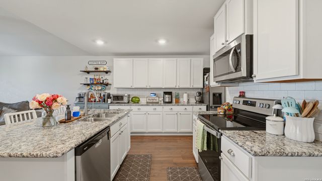 312 BLACK RIV, Cibolo, TX 78108