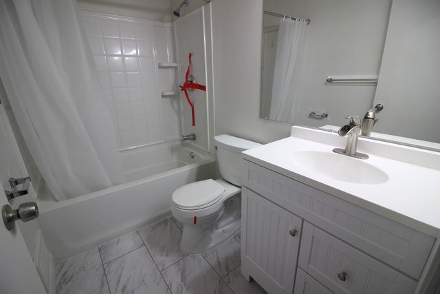 15756 Woodmont Street, Romulus, MI 48174