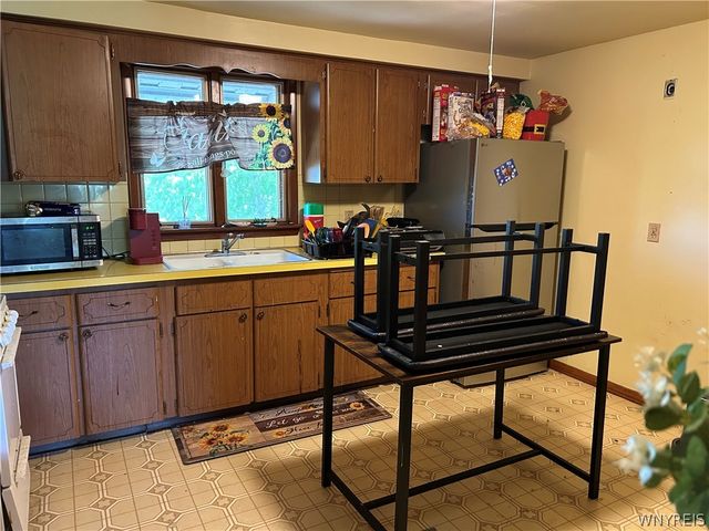 85 Andres Place, Cheektowaga, NY 14225