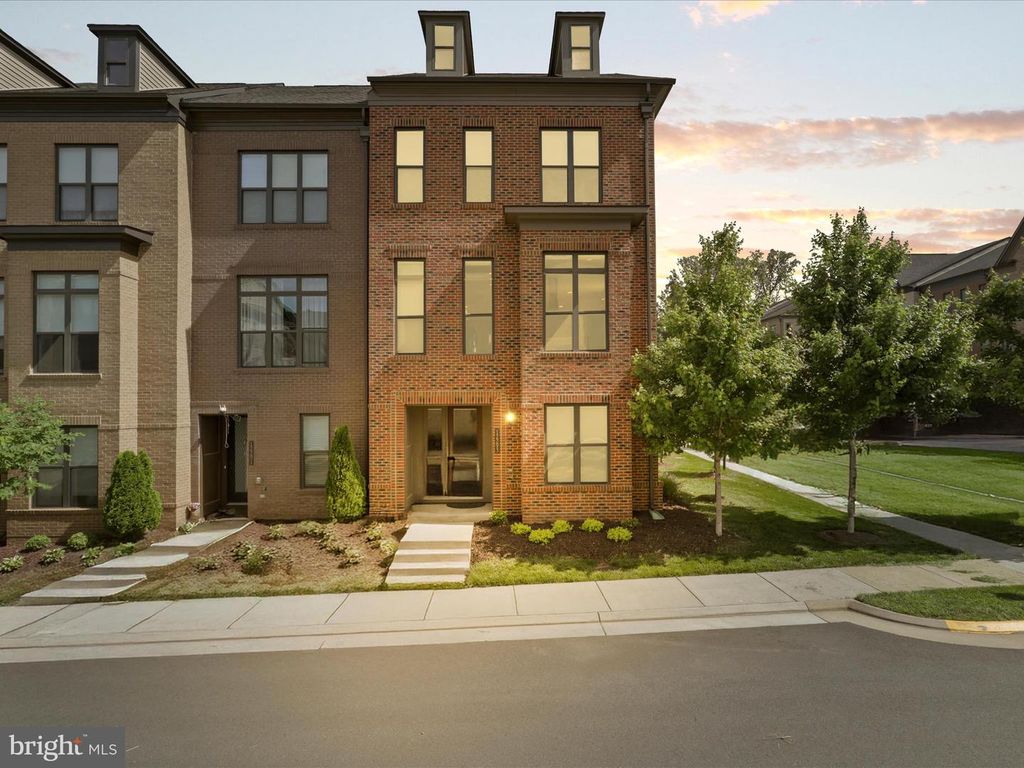 12293 SESSILE CMNS, Fairfax, VA 22030