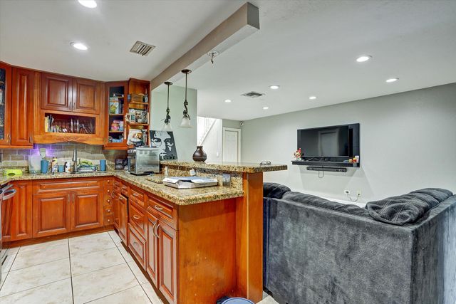 10723 NW 11th Street 10723, Pembroke Pines, FL 33026