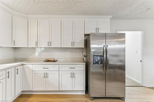 2225 Perrin Plantation LN, Hayes, VA 23072