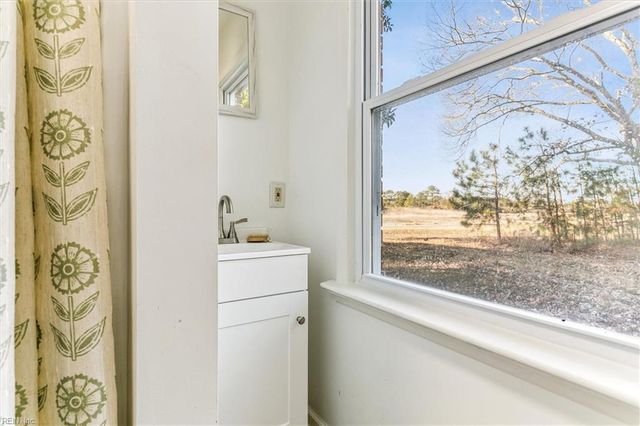 2225 Perrin Plantation LN, Hayes, VA 23072