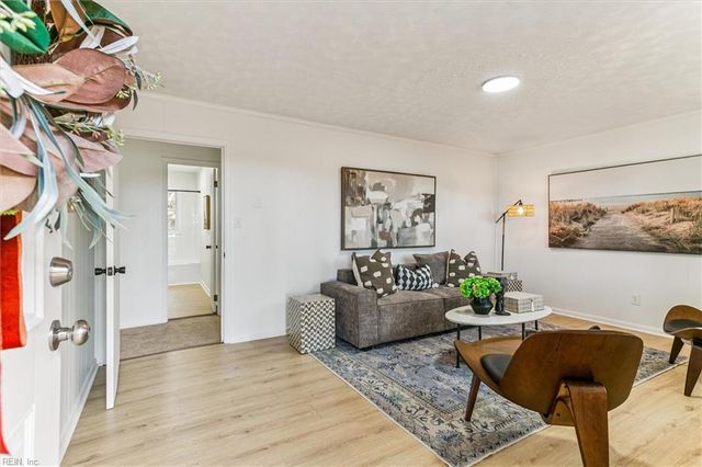 2225 Perrin Plantation LN, Hayes, VA 23072