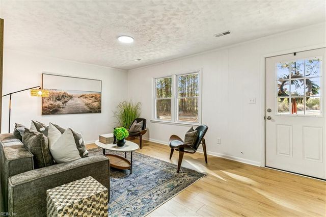 2225 Perrin Plantation LN, Hayes, VA 23072