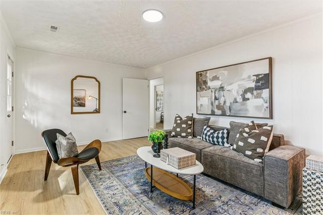 2225 Perrin Plantation LN, Hayes, VA 23072