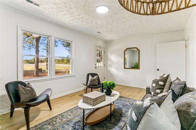 2225 Perrin Plantation LN, Hayes, VA 23072