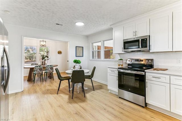 2225 Perrin Plantation LN, Hayes, VA 23072