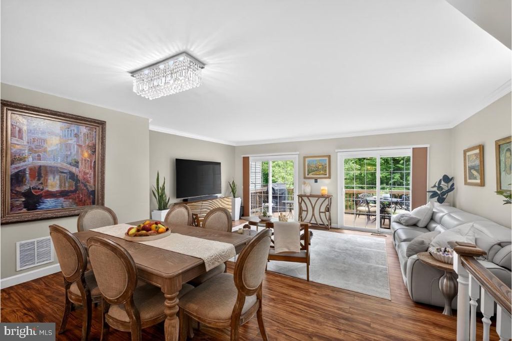 Image 11 of property listing at 7347 SWAN POINT WAY #12-2, Columbia, MD 21045
