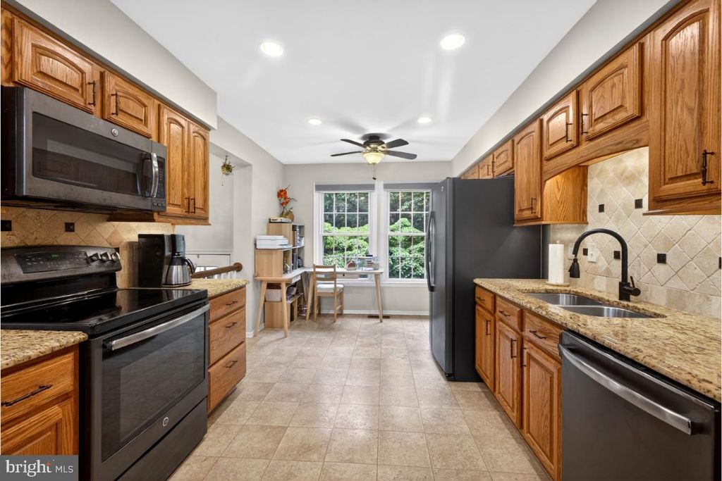 Image 12 of property listing at 7347 SWAN POINT WAY #12-2, Columbia, MD 21045