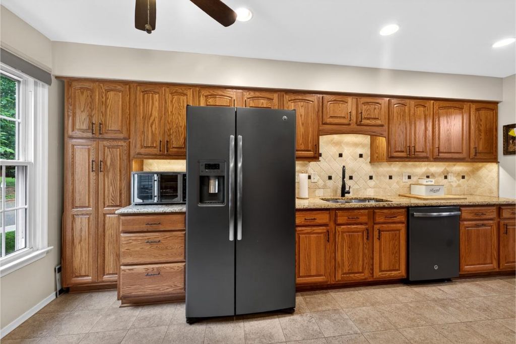 Image 14 of property listing at 7347 SWAN POINT WAY #12-2, Columbia, MD 21045