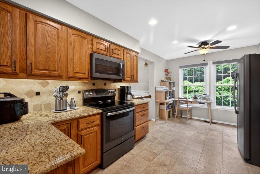 Image 4 of property listing at 7347 SWAN POINT WAY #12-2, Columbia, MD 21045