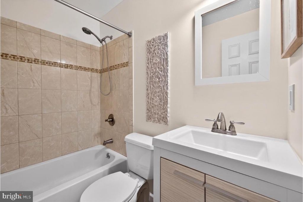 Image 33 of property listing at 7347 SWAN POINT WAY #12-2, Columbia, MD 21045