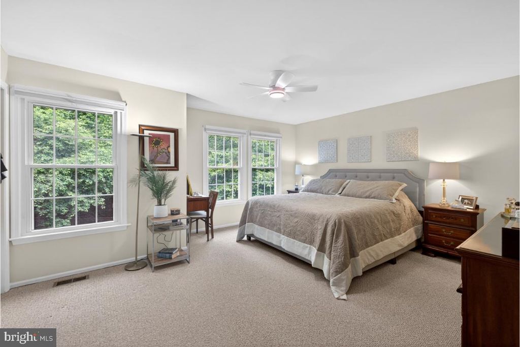 Image 5 of property listing at 7347 SWAN POINT WAY #12-2, Columbia, MD 21045