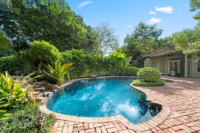 2674 Players Court, Wellington, FL 33414