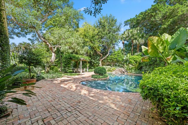 2674 Players Court, Wellington, FL 33414