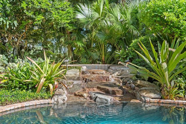 2674 Players Court, Wellington, FL 33414