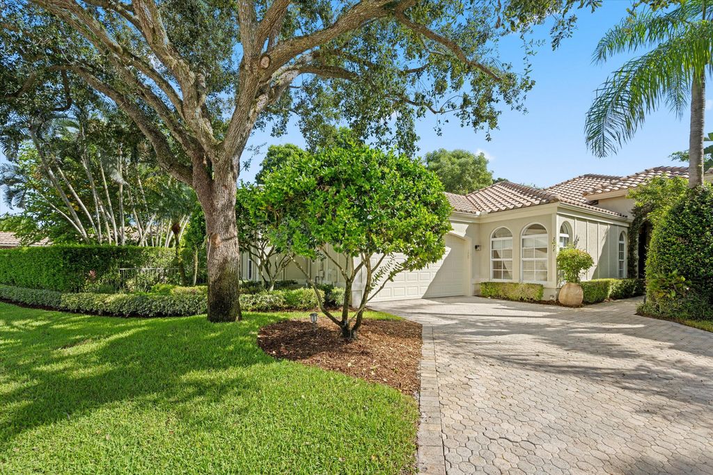 2674 Players Court, Wellington, FL 33414