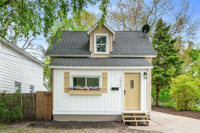 1312 Crosby Street, Grand Rapids, MI 49504