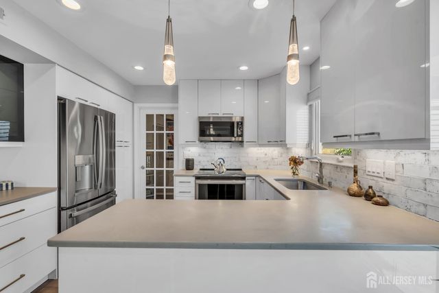 4 Dennison Place, Plainsboro, NJ 08536