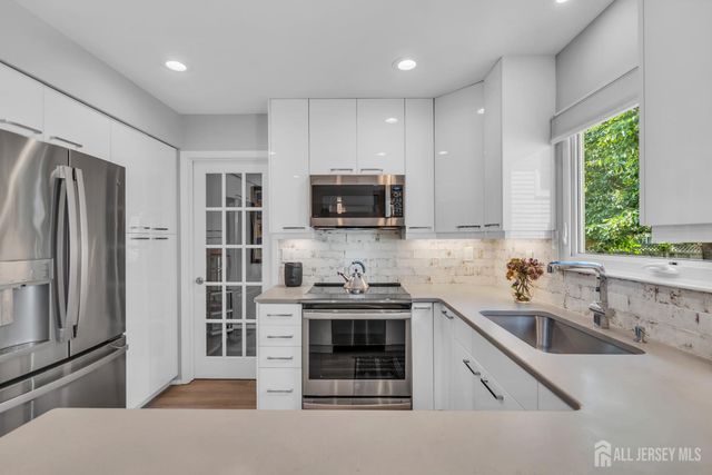 4 Dennison Place, Plainsboro, NJ 08536