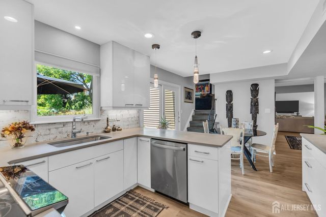 4 Dennison Place, Plainsboro, NJ 08536