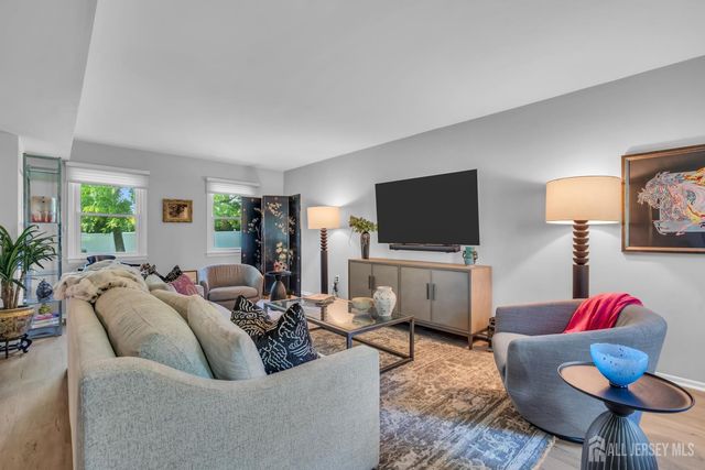 4 Dennison Place, Plainsboro, NJ 08536