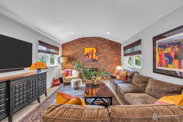 4 Dennison Place, Plainsboro, NJ 08536